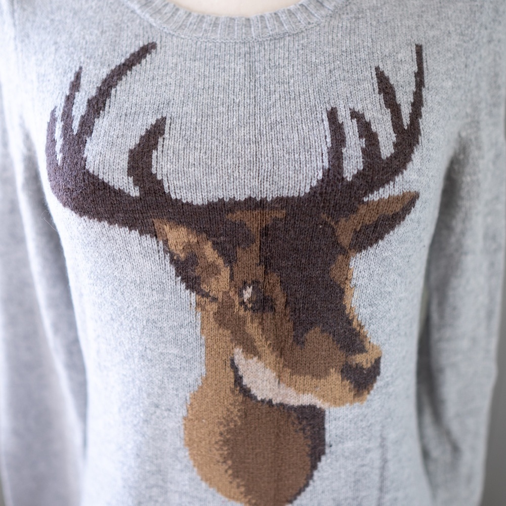 Deer Sweater! - Picture 2 of 4